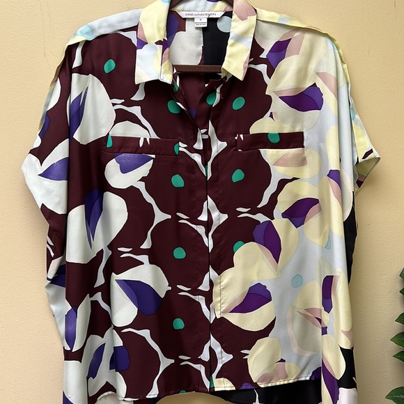 NWOT Diane von Furstenberg silk top. Size M - Picture 15 of 16